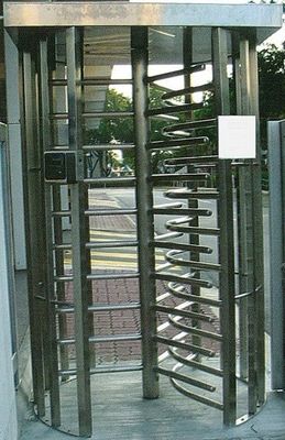 30 Personen / Min Full Height Drehkreuz mit Ton Alarm rostfreier Stahl-Rohr für Flughafen